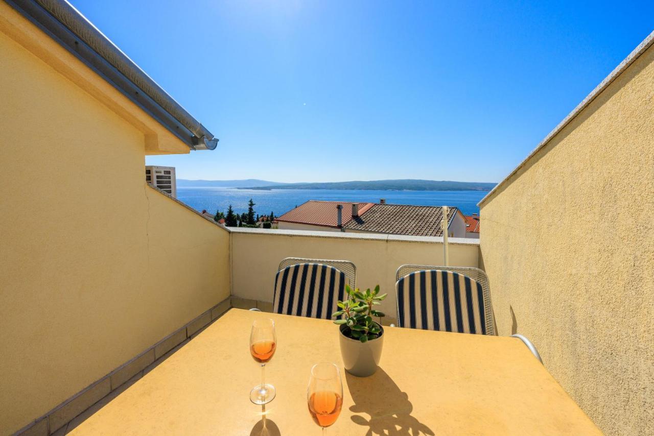 Apartments Petak Dramalj Kültér fotó